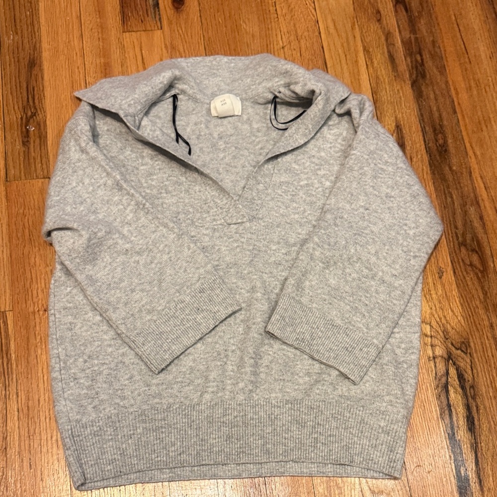 H&M Light Gray V-Neck Sweater